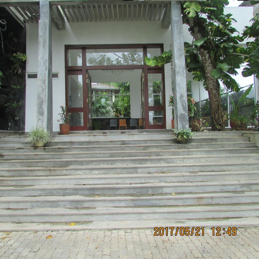 The Breeze Hotel Elpitiya  Exterior photo
